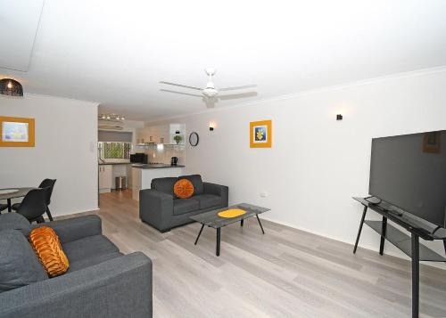 Torquay House | Coast Spacious Two Bedroom 1 Bathroom Apartment