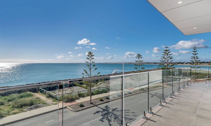 Mandurah Apartment | Coastal Bliss with Marina Views-Neaby Cafes