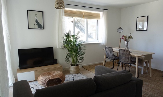 Newquay City Centre Apartment | Coastal-Bohemian Retreat <100m From The Beach!
