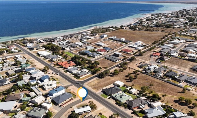 Port Hughes Apartment | Coastal Break - Peaceful 3 BR Home Near the Beach