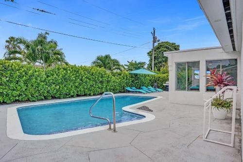 Pembroke Pines House | Coastal Breeze Retreat