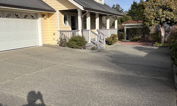 Brookings House | Coastal Charm 4 bedroom 2.5 baths 1800 sq. ft. in Brookings, OR.