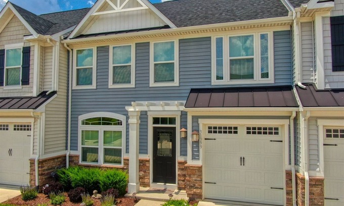Lewes House | Coastal Club * 4BR Vacation Villa Home w 2.5 BA, sleeps 12