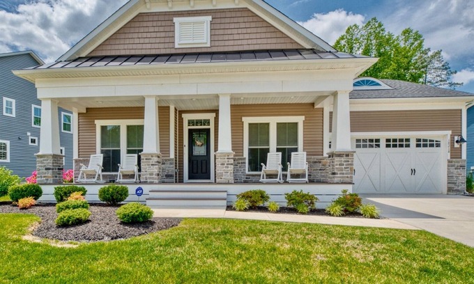 Lewes House | Coastal Club * 6BR Beach House * 18218 * in Lewes DE w 4 Baths!