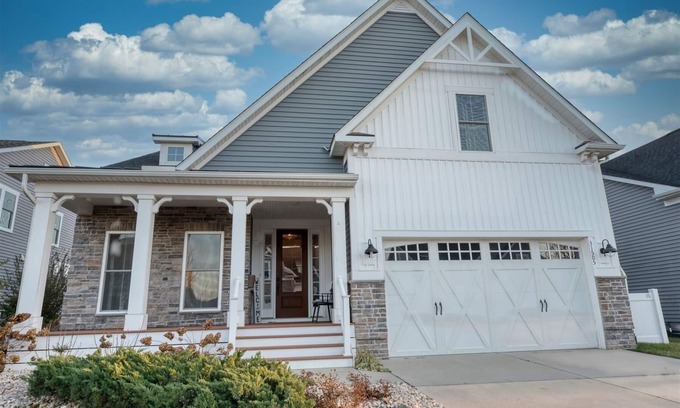 Lewes House | Coastal Club * Spacious and Luxurious 6BR house , w 4 Baths Sleeps up to 14