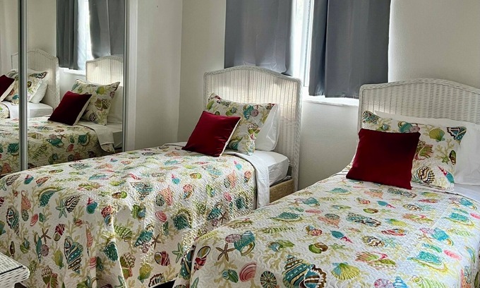 Siesta Key Village House | Coastal Comfort Meets Florida Fun – Your Siesta Key Escape Awaits!
