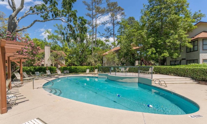 Saint Simons Island Condo | Coastal condo steps to shops and pier/village!