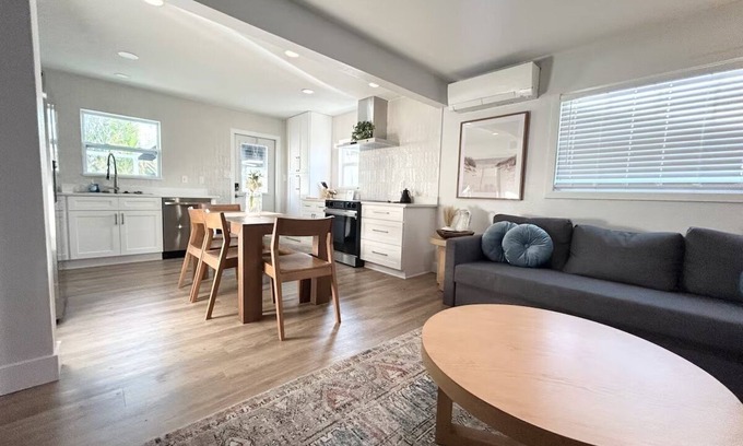 St. Petersburg - Clearwater House | Coastal Cottage Near Beach and Downtown St Pete