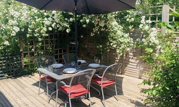 New Forest District Cottage | Coastal cottage, perfect for dog walkers and couples. 4.9 stars on Airbnb!