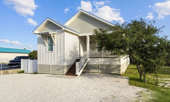Orange Beach House | Coastal Dream | Balcony