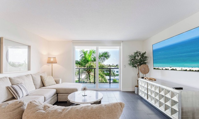 Boca Raton Condo | Coastal Escape Pool Beach Boca Raton