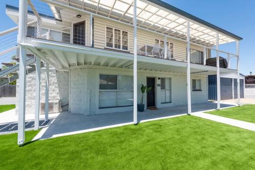 Urangan House | Coastal Family Escape