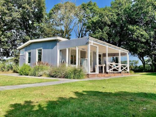 Sint Maartensvlotbrug House | Coastal hideaway bungalow with garden