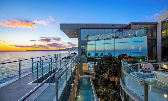 Los Angeles County Villa | Coastal Masterpiece with Expansive Beachfront & Luxury Amenities