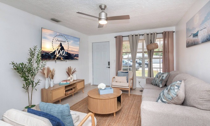 Emerald Hills House | Coastal Oasis Home- Pool/Sleeps12/5min to HardRock