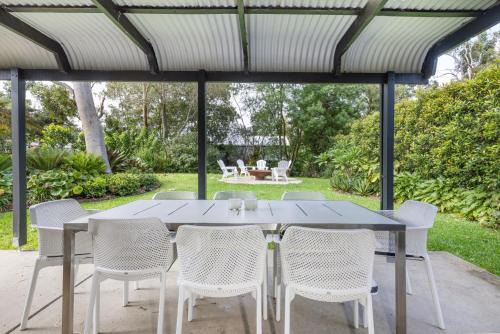 Callala Beach House | Coastal Oasis - Pet Friendly - 6 Mins Walk to Beach