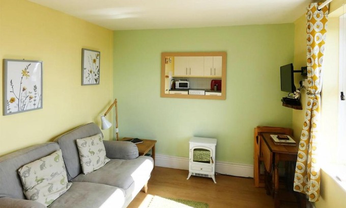 Niton House | Coastal Path Cottage