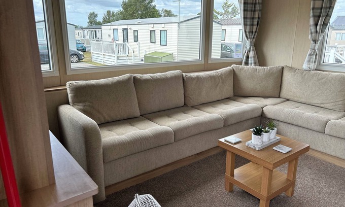 Pevensey Cabin | Coastal retreat luxury caravan home away from home