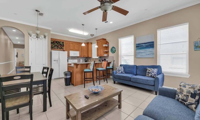 South Padre Island Apartment | Coastal South Padre Island Escape w Balcony & Pool