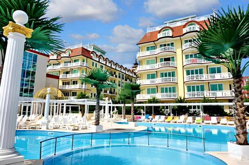 Elenite Apartment | Coastal Studio with Sea View in Elenite, 40m² + Pool