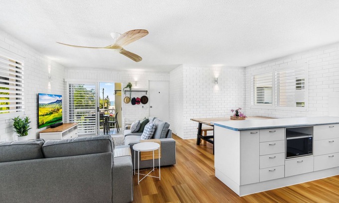 Maroochydore Apartment | Coastal style 3 bedroom unit directly opposite the beach!