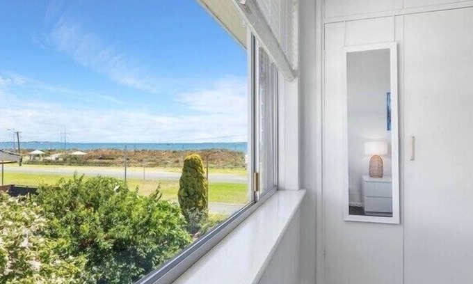 Rockingham Apartment | Coastal Vibes with a touch of convenience