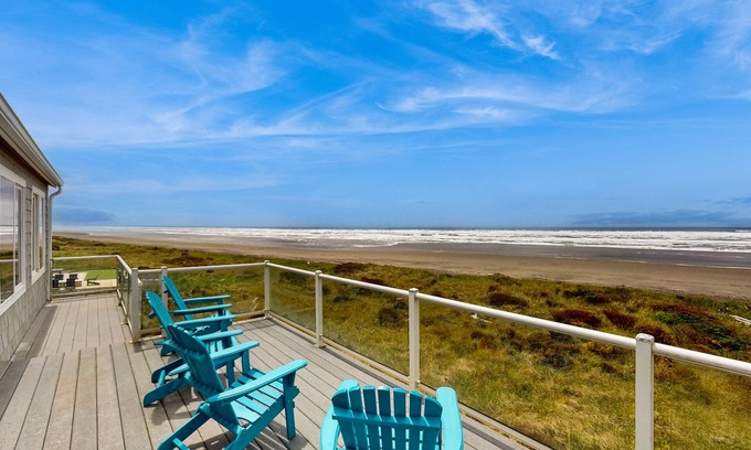 Westport House | Coastal Waterfront Getaway in Westport, WA – Endless Ocean Views