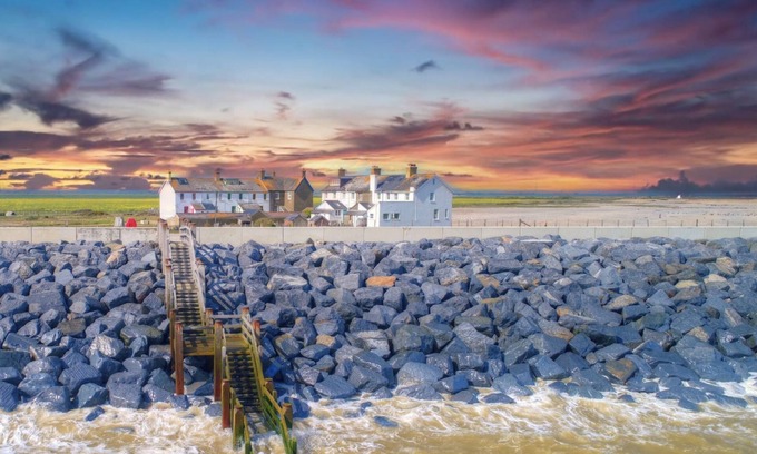 Camber Cottage | Coastguards Lookout - a cottage that sleeps 4 guests in 2 bedrooms