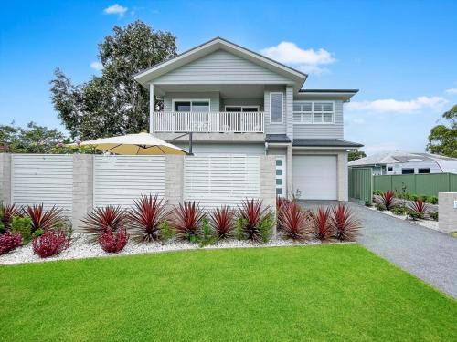 Shellharbour House | Coastline Cove - Modern Townhome Oasis