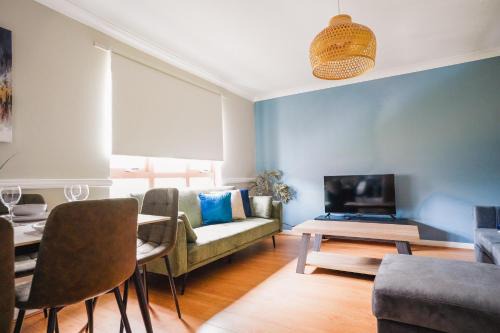 Coatbridge Apartment | Coat Apartment