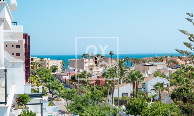 Mil Palmeras Apartment | Cobalt Canvas Residence, Luxury Seaview Flat, by OYOOSTAYS