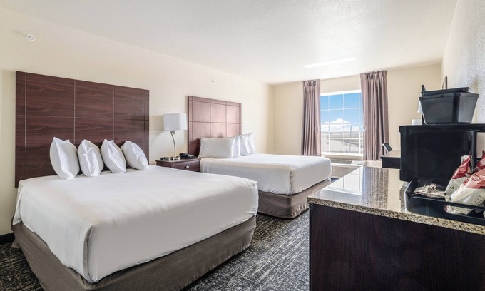 Newport Hotel | Cobblestone Hotel & Suites - Newport