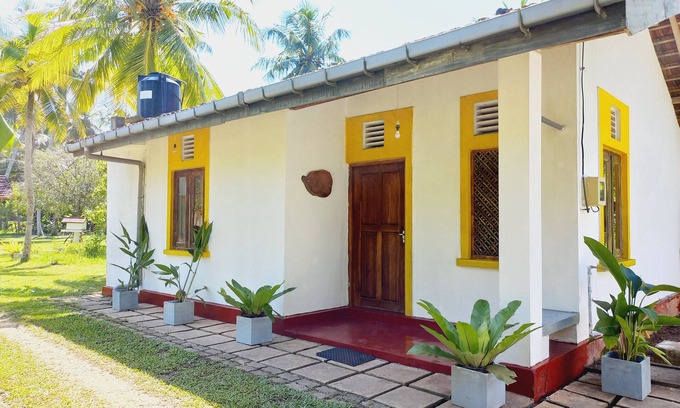 Nalagasdeniya Villa | Coco Garden Villas Hikkaduwa - 2 bedrooms, 2 attached bath room, kitchen, living
