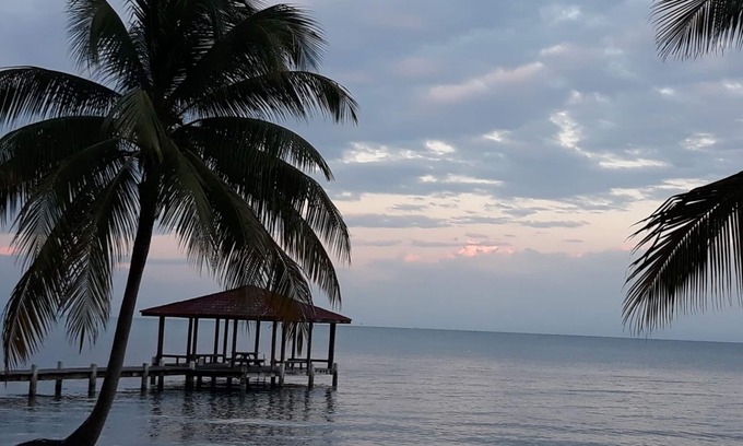 Surfside Hotel | Coco's Beachfront Cabanas