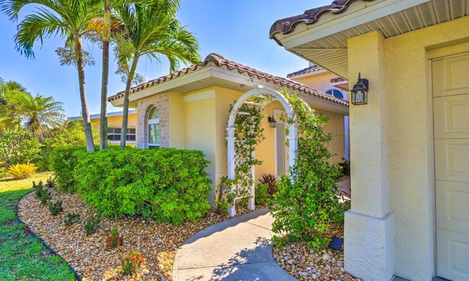 Cocoa Isles Country Club House | Cocoa Beach Studio about 2 Mi to the Sandy Shore!