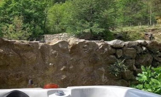 Labastide-sur-Besorgues House | Cocon Pour 2 Avec Jacuzzi, Sauna en Ardèche Verte