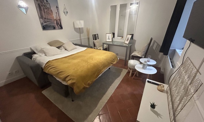 Notre-Dame Apartment | Cocon Versaillais