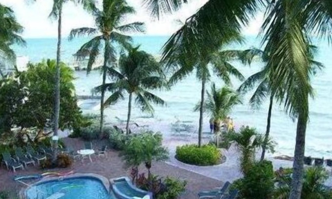 Old Town Resort | Coconut Beach | Hot Tub | Lux Resort | Pool | Concierge