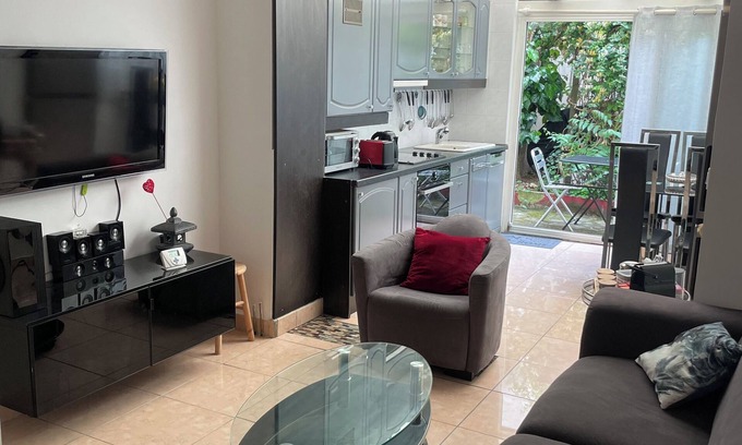 Montreuil Apartment | Cocoon in Vincennes, Paris nearby