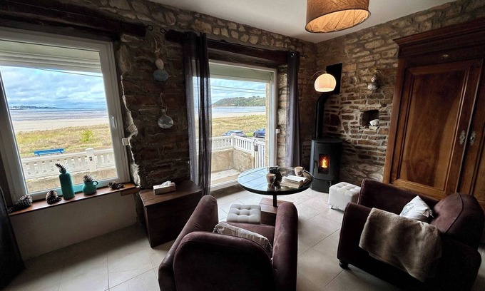 Saint-Michel-en-Greve House | Cocooning stay by the sea, sleeps 8