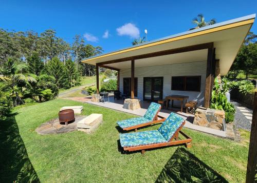 Lowanna Apartment | Coffs Coast Mountain Retreat Cabin 1
