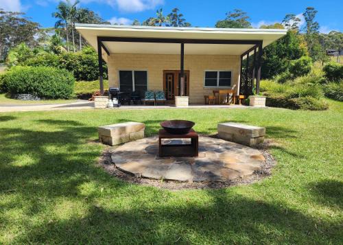 Lowanna Apartment | Coffs Coast Mountain Retreat Cabin 2