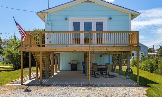 Atlantic Beach Cottage | Cole's Crab Shack - The Place to Relax!