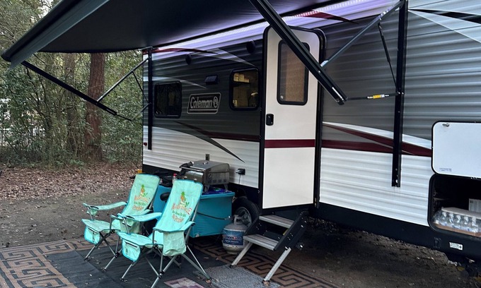 Clarksville House | Coleman 202 RD travel trailer. Located on the owner's lakefront property!