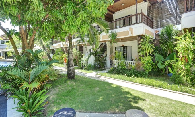 Sunset Road Hotel | Collection O 90808 Kubu Carik Seminyak