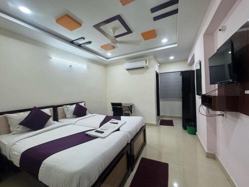 Ibrahimpatan Hotel | Collection O Bongloor Bus Terminal Hyderabad Formerly Nallavolu VMR