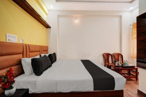 RR Nagar Hotel | Collection O UTSAV GRAND