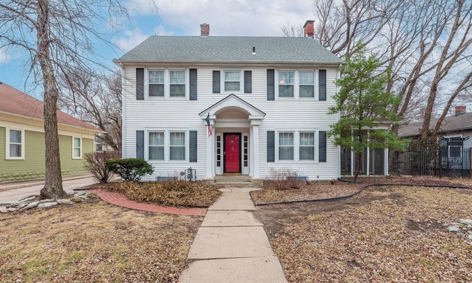 College Hill House | Colonial gem in College Hill. Spacious 4-bed 2 bath house in Wichita
