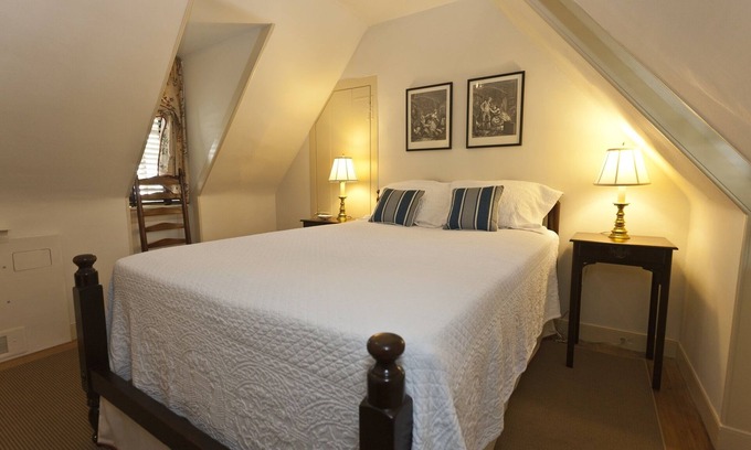 Williamsburg House | Colonial Williamsburg Single Bedroom Standalone House with Living Room