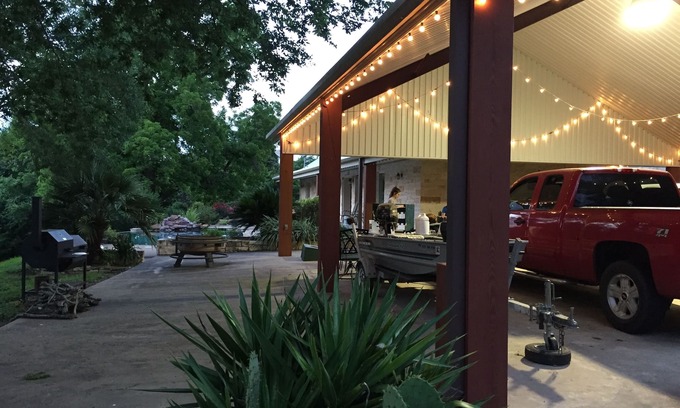 La Grange House | Colorado River TX, Boat ramp, Fishing, paddling, Pool, BBQ, Round Top, La Grange